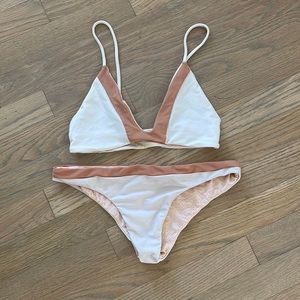 🤍Acacia bikini🧡
Beautiful white ACACIA bikini with nude colored trim.